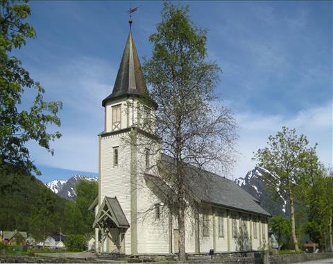 Lys Vaken i Hjørundfjord 2016